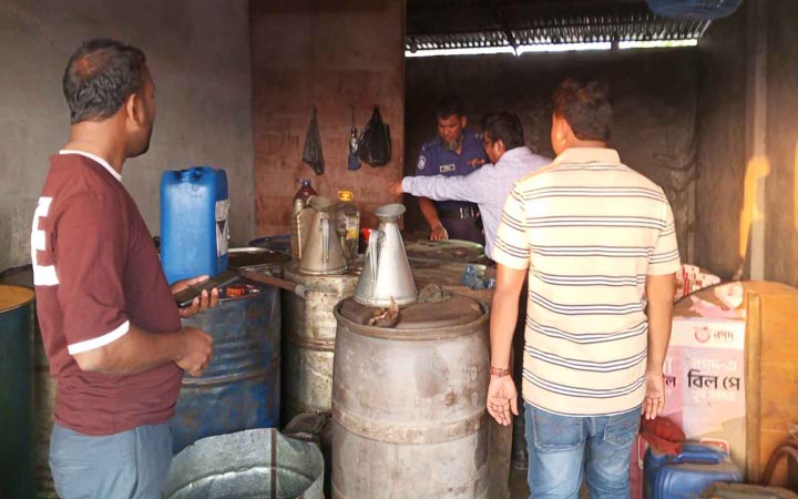 মিরসরাইয়ে দুই ব্যবসা প্রতিষ্ঠানকে ২০ হাজার টাকা জরিমানা